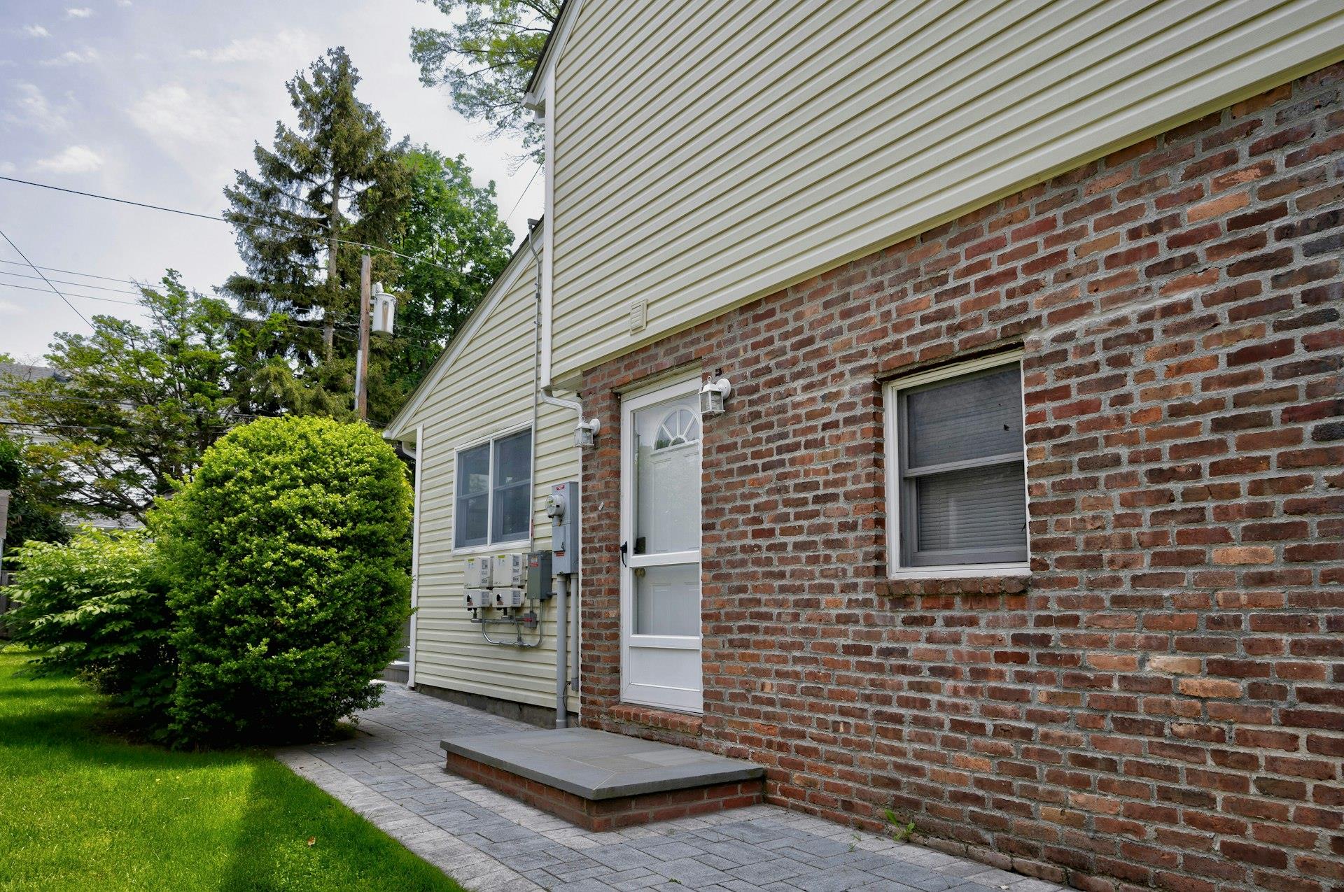 16 Andover Lane, Manhasset, New York image 31