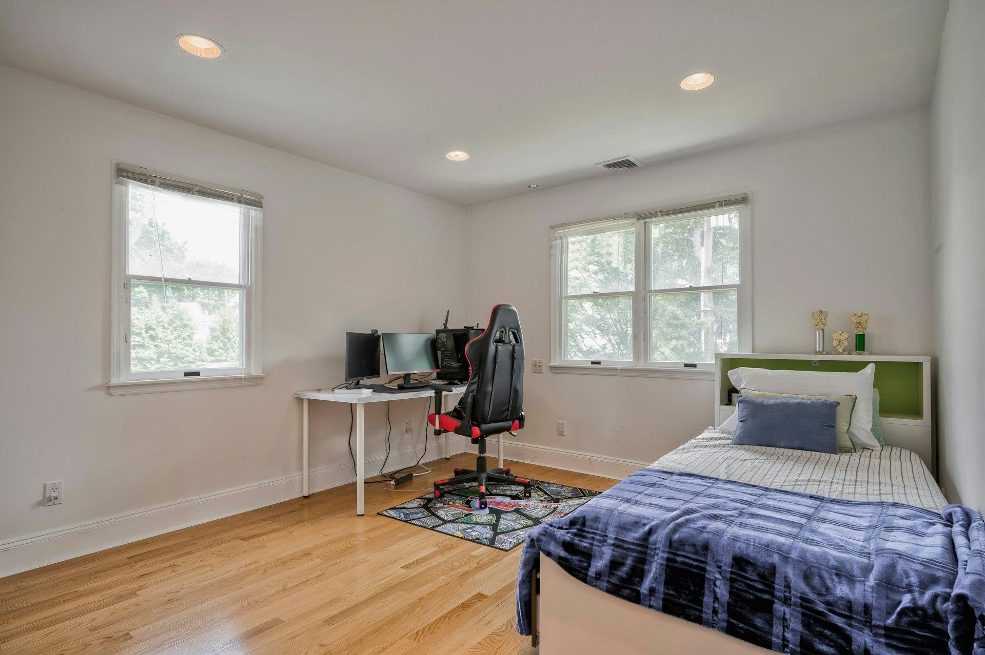 16 Andover Lane, Manhasset, New York image 25