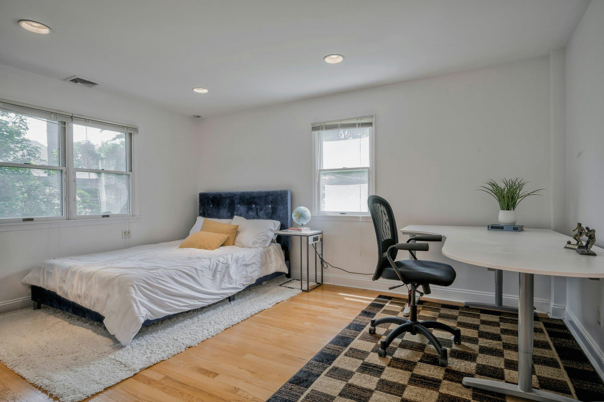 16 Andover Lane, Manhasset, New York image 27