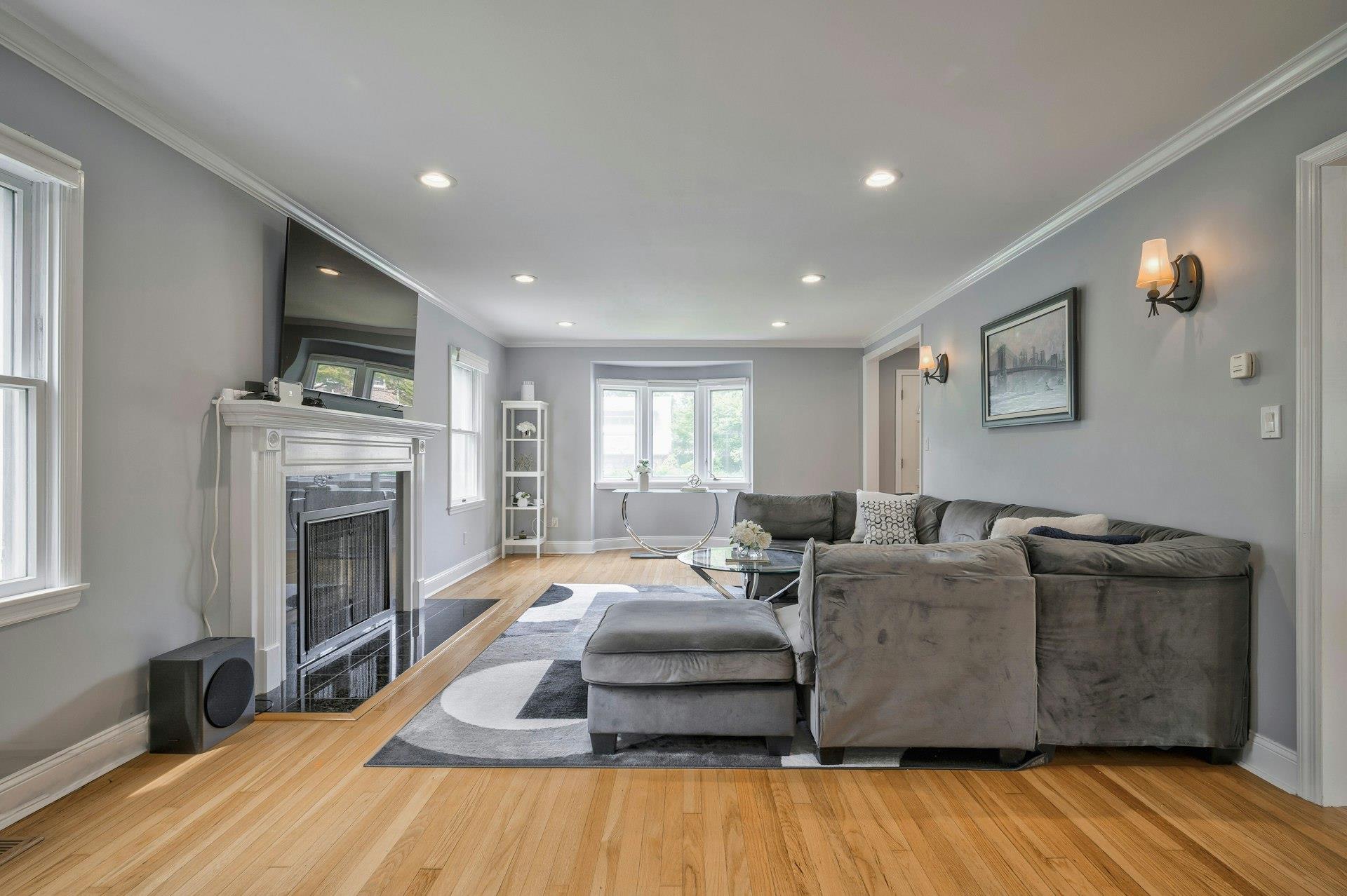 16 Andover Lane, Manhasset, New York image 9