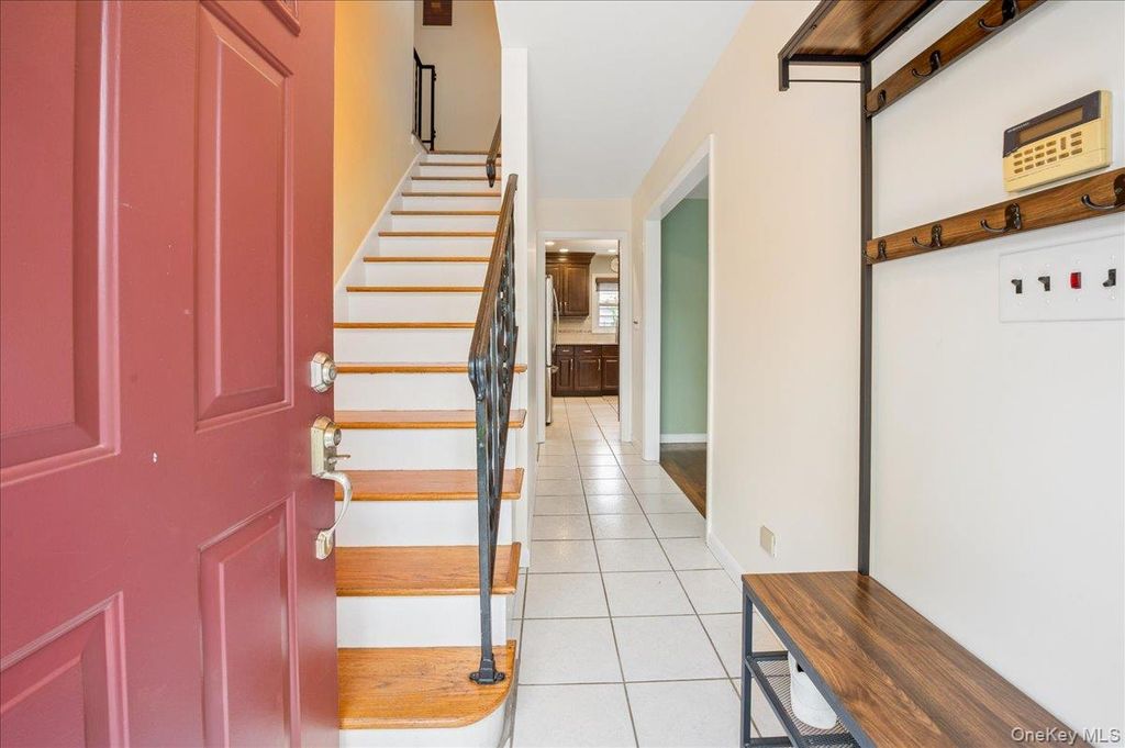 Photo of 1 Allen Place, Bronxville, NY 10708 (MLS # 996358)