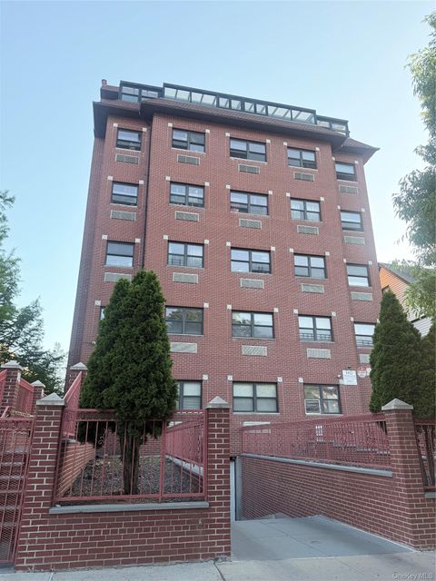 Photo of 4606 88th Street #4G, Elmhurst, NY 11373 (MLS # 1001018)