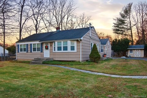 10 Catalpa Lane Stony Brook NY 11790