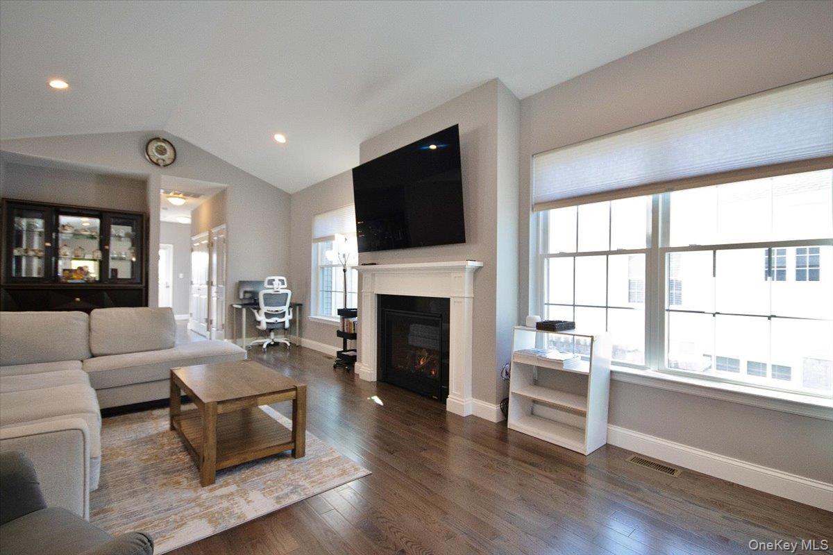 Highland, New York 12528, United States, 3 Bedrooms Bedrooms, ,3 BathroomsBathrooms,Residential,Active,209974