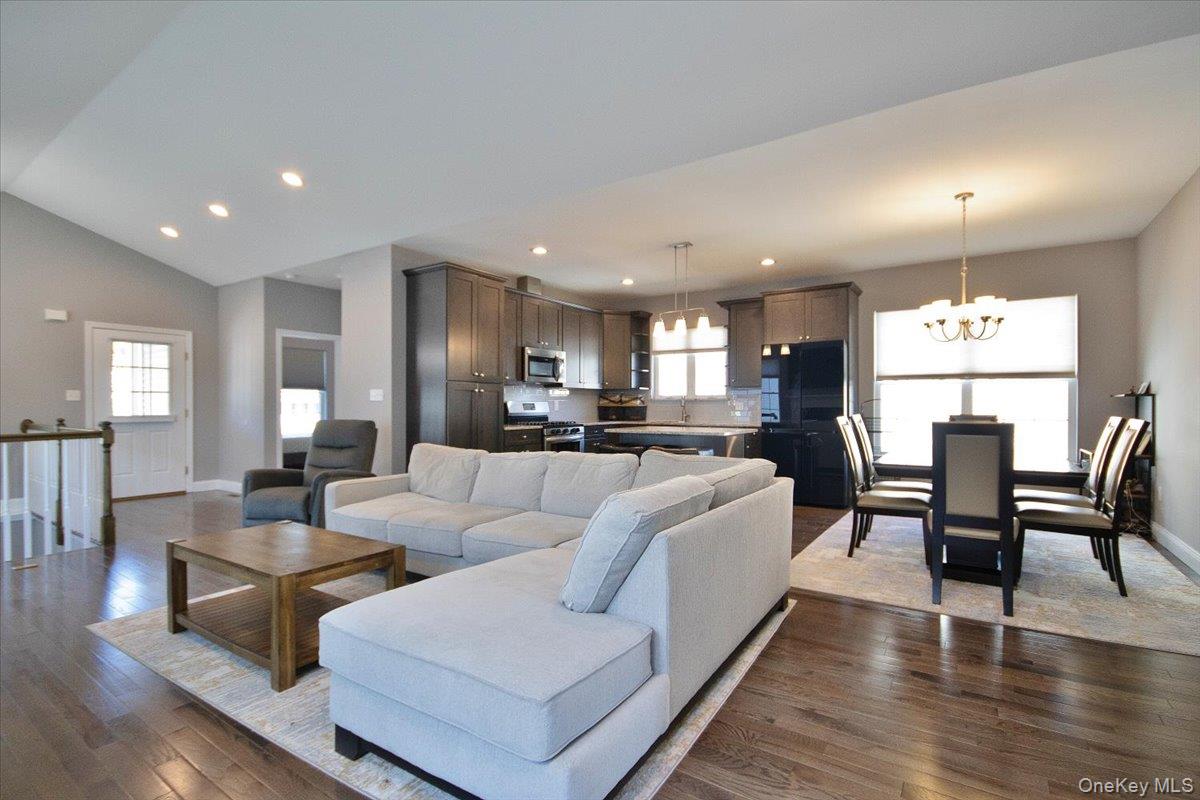 Highland, New York 12528, United States, 3 Bedrooms Bedrooms, ,3 BathroomsBathrooms,Residential,Active,209974