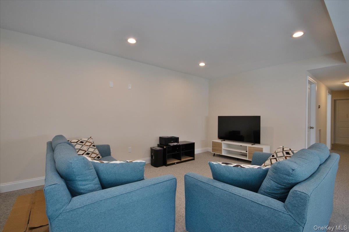 Highland, New York 12528, United States, 3 Bedrooms Bedrooms, ,3 BathroomsBathrooms,Residential,Active,209974