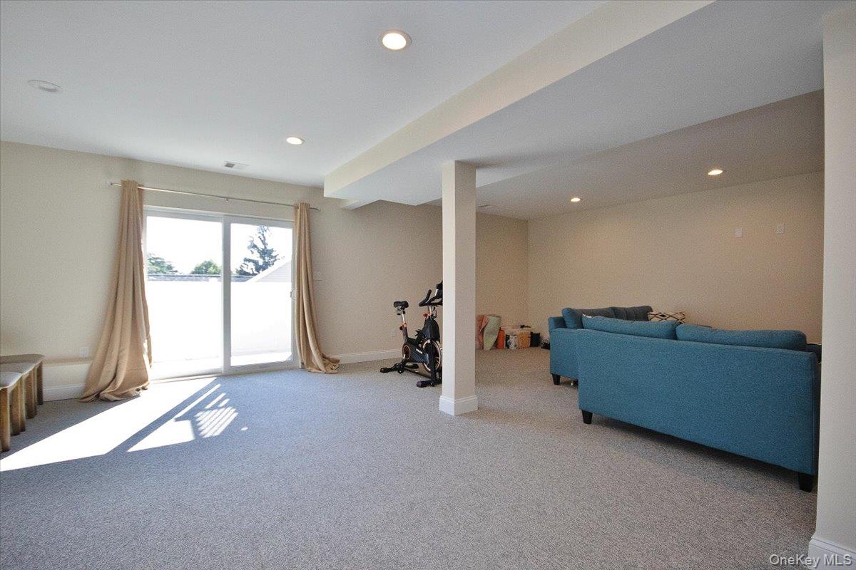 Highland, New York 12528, United States, 3 Bedrooms Bedrooms, ,3 BathroomsBathrooms,Residential,Active,209974