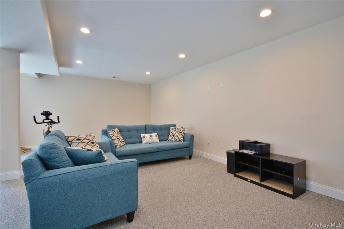 Highland, New York 12528, United States, 3 Bedrooms Bedrooms, ,3 BathroomsBathrooms,Residential,Active,209974