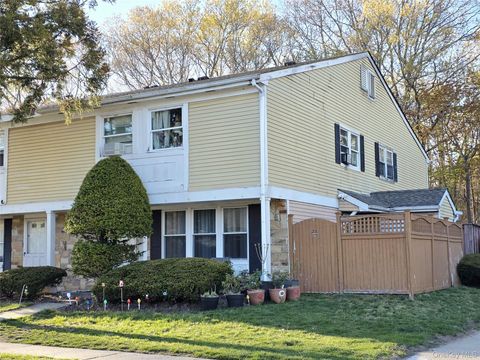 Photo of 2E Ethan Allen Court, Ridge, NY 11961 (MLS # 999008)