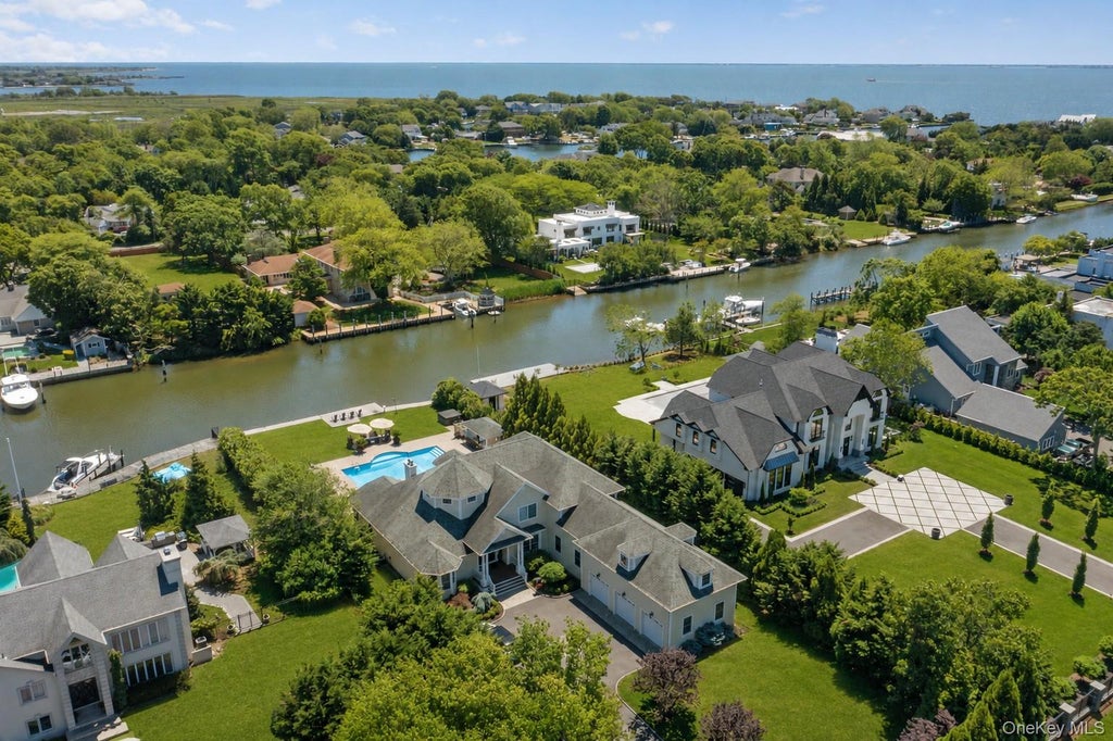 Photo of 65 W Bayberry Road, Islip, NY 11751 (MLS # 1011344)
