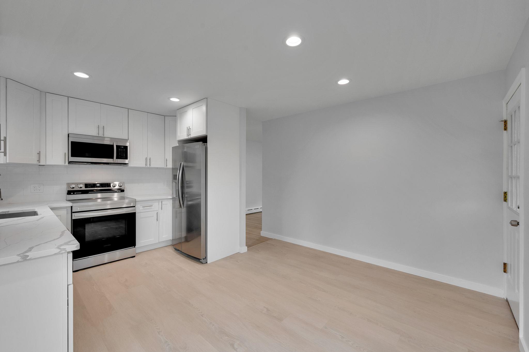 30 Millbrook Lane, Riverhead, New York image 9