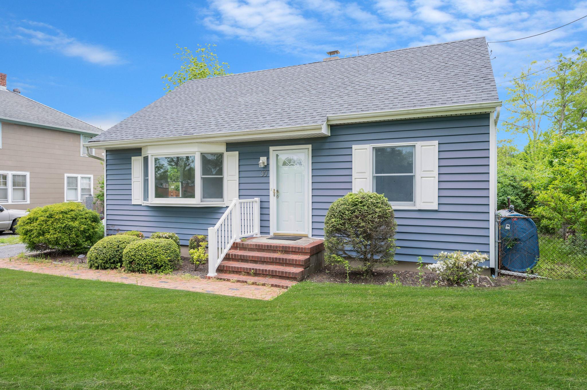 30 Millbrook Lane, Riverhead, New York image 2