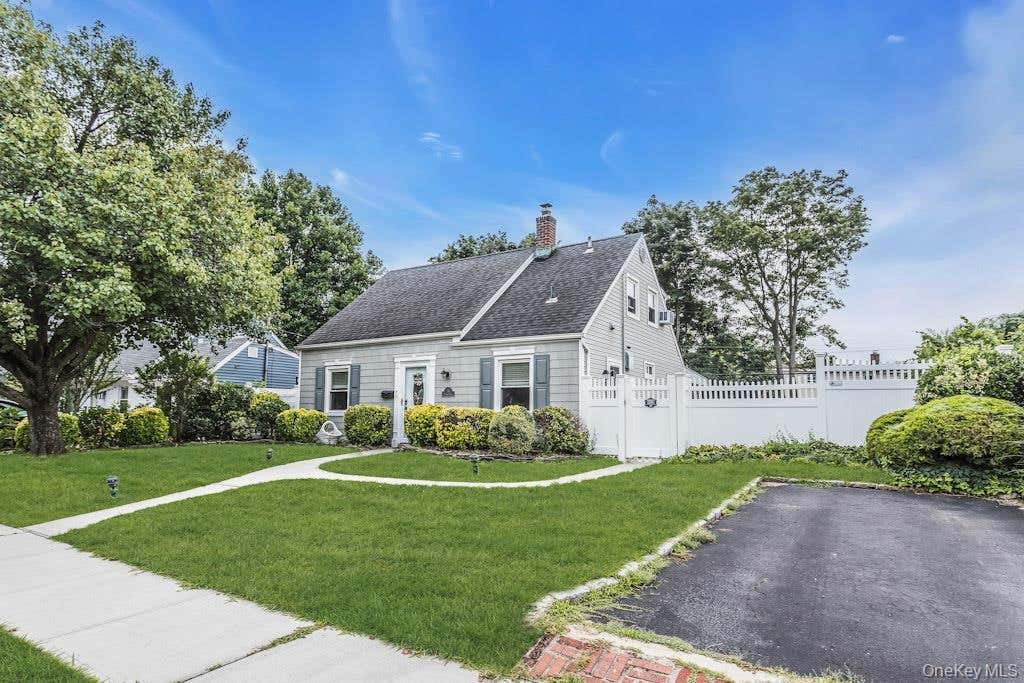 Photo of 34 Vista Lane, Levittown, NY 11756 (MLS # 1035477)