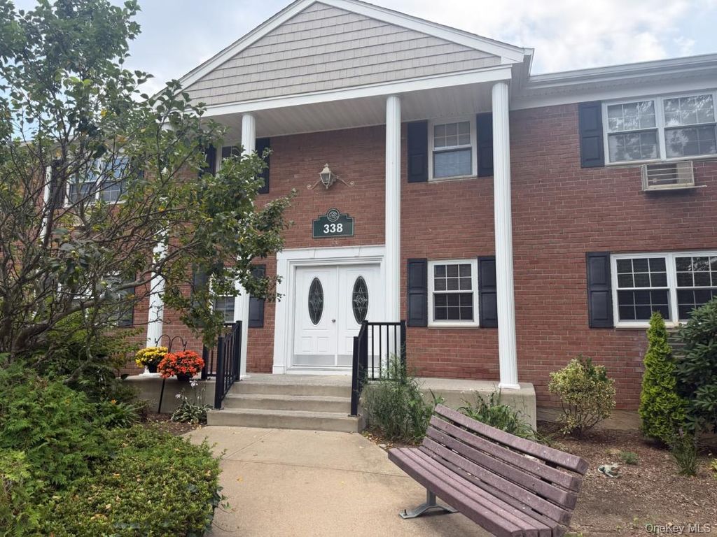Photo of 338 Lakeland Avenue #6 E, Sayville, NY 11782 (MLS # 1030594)