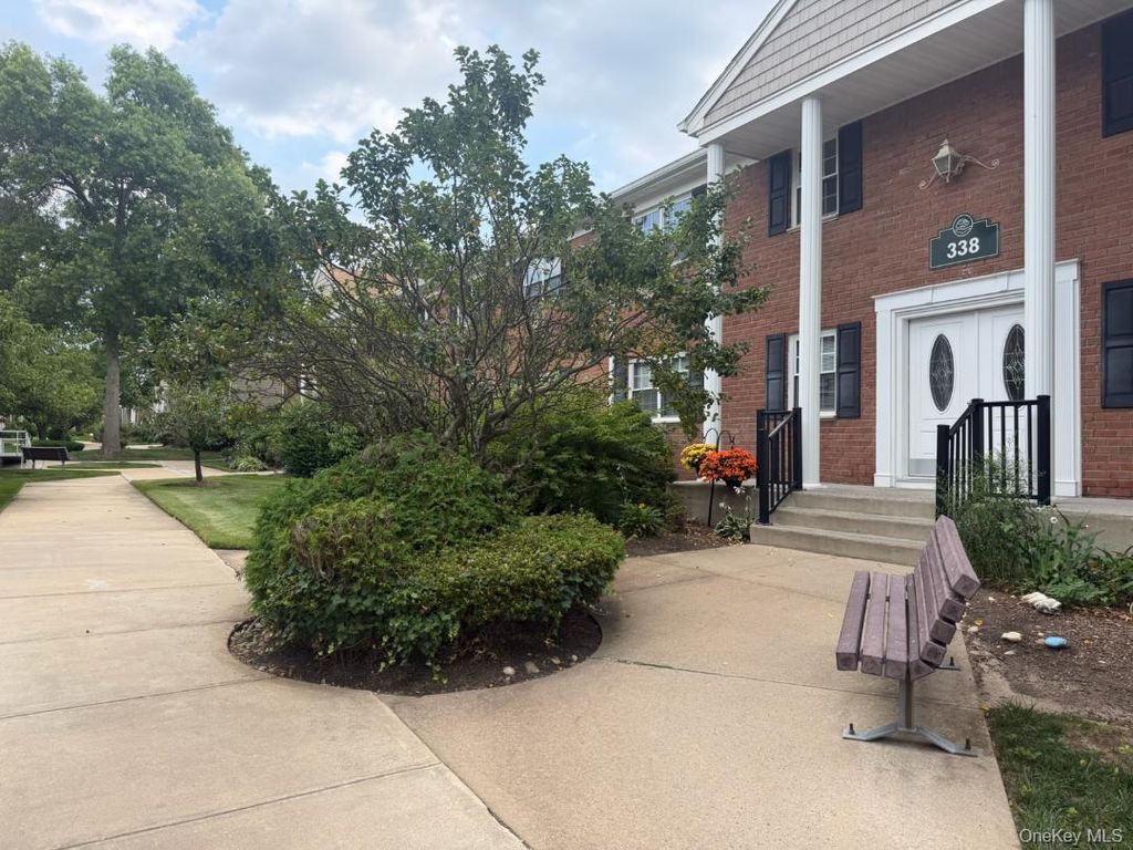 Photo of 338 Lakeland Avenue #6 E, Sayville, NY 11782 (MLS # 1030594)