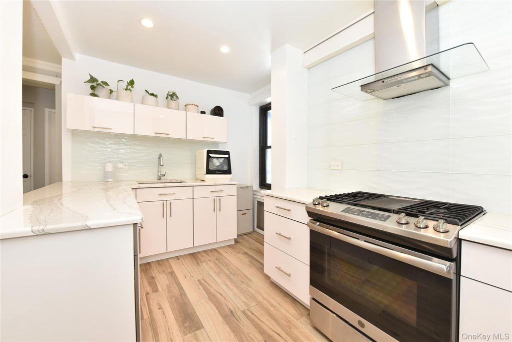 Photo of 211-06 75th Avenue #2E, Bayside, NY 11364 (MLS # 956330)