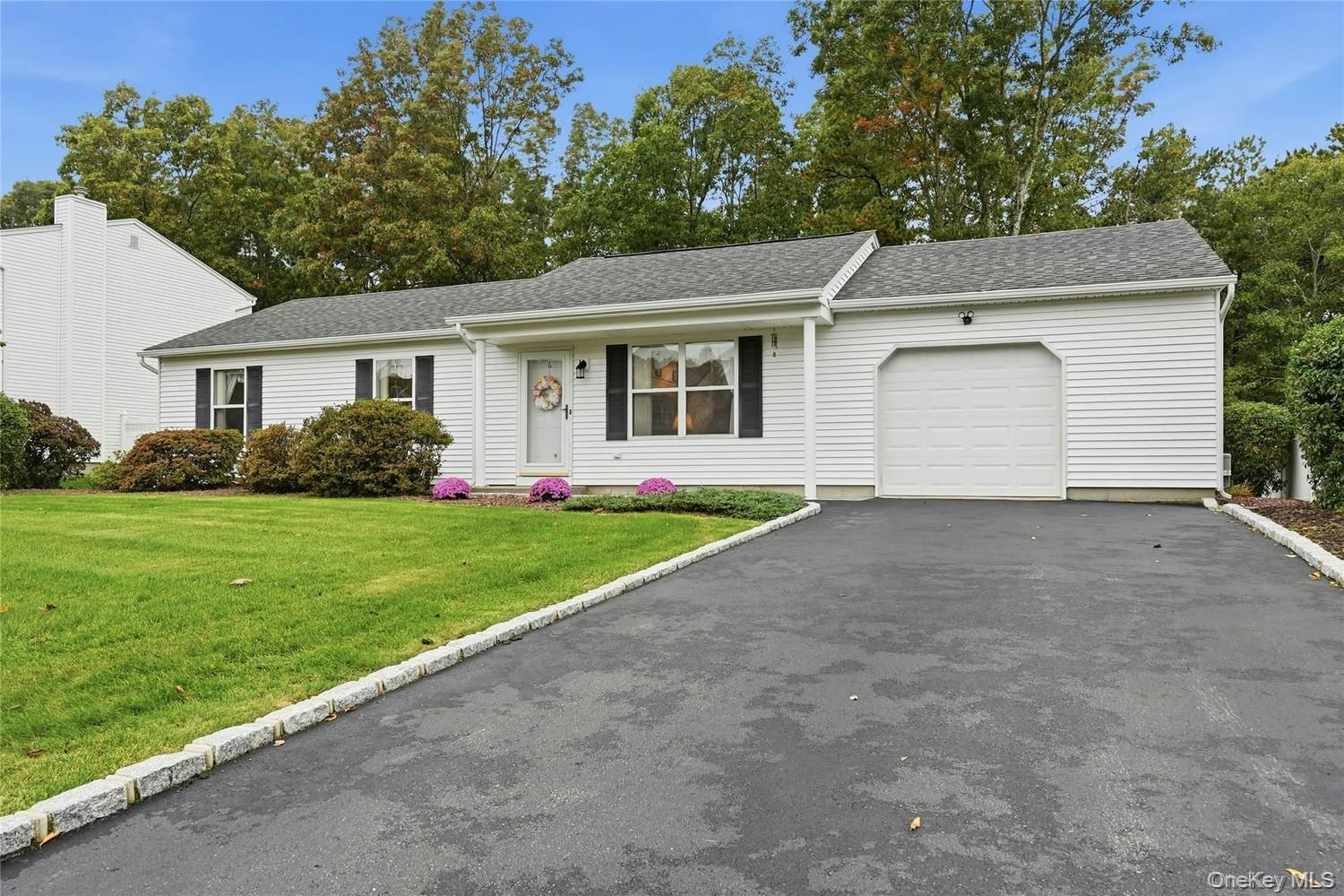 6 Evelyn Court