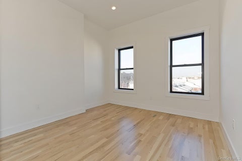 Apartment For Rent - 78 Hull Street #3<br/> Brooklyn, NY 11233