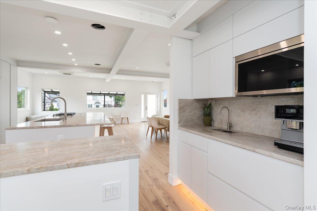 Atlantic Beach, New York 11509, United States, 4 Bedrooms Bedrooms, ,4 BathroomsBathrooms,Residential,Active,175196