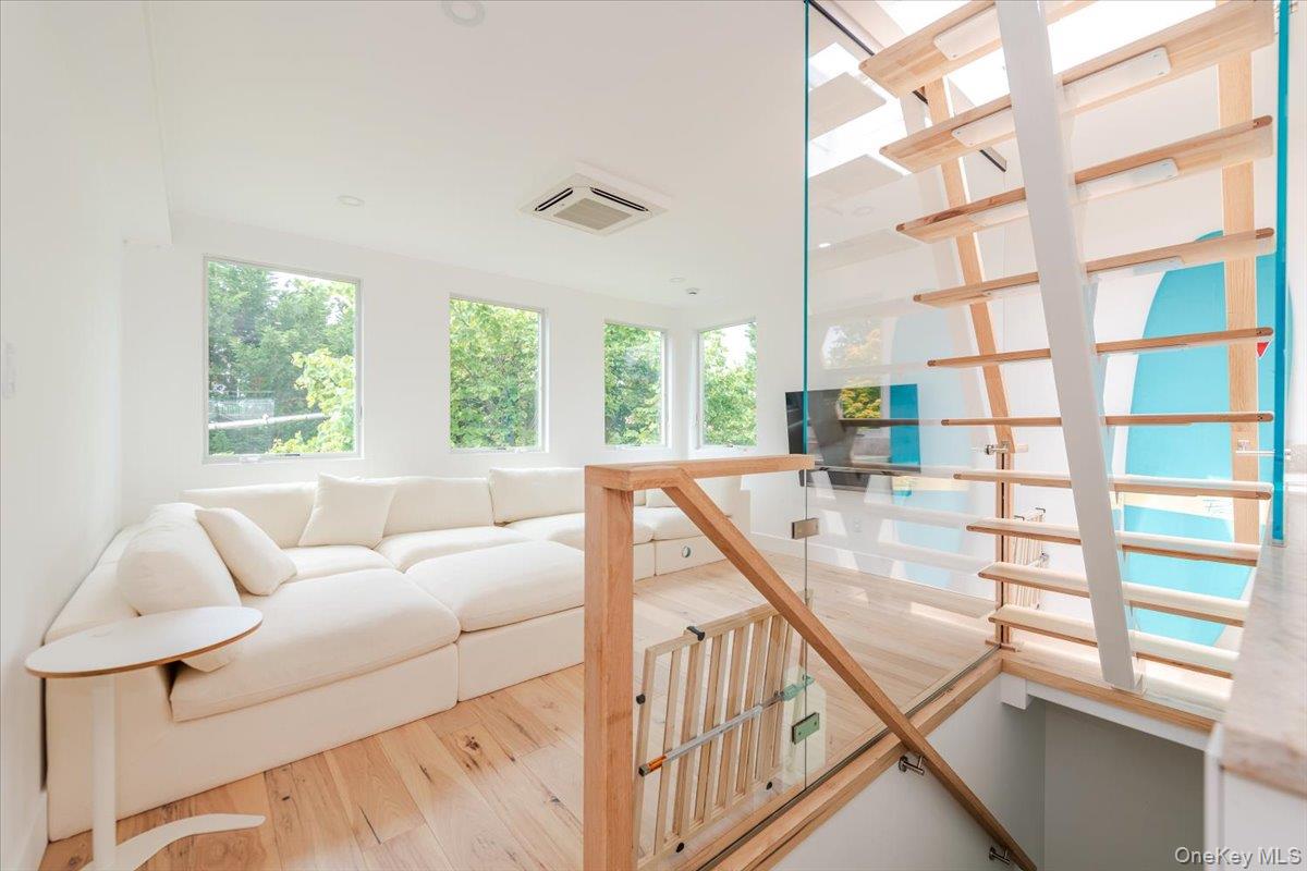 Atlantic Beach, New York 11509, United States, 4 Bedrooms Bedrooms, ,4 BathroomsBathrooms,Residential,Active,175196