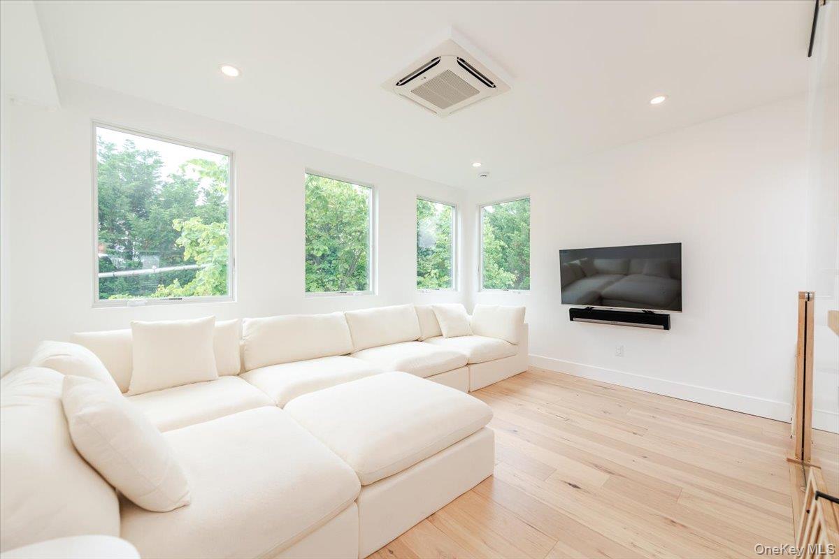 Atlantic Beach, New York 11509, United States, 4 Bedrooms Bedrooms, ,4 BathroomsBathrooms,Residential,Active,175196