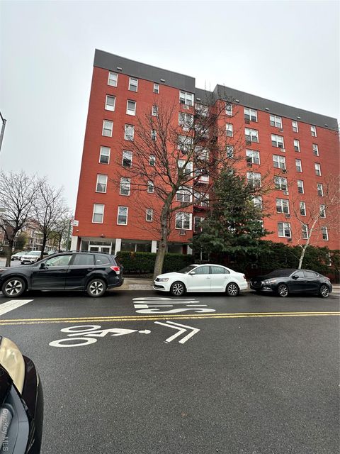 Photo of 74-02 43 Avenue #4D, Elmhurst, NY 11373 (MLS # 984667)
