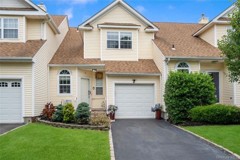 Condo For Sale - 3 Blueberry Court<br/> Melville, NY 11747