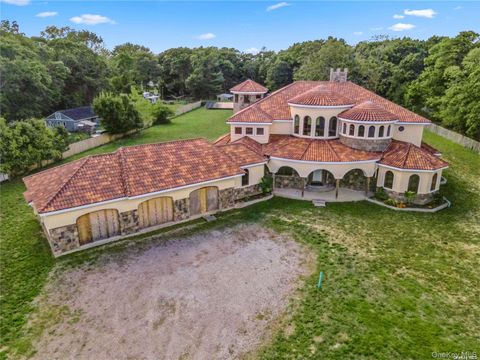 Photo of 1416 Walnut Avenue, Bohemia, NY 11716 (MLS # 864579)