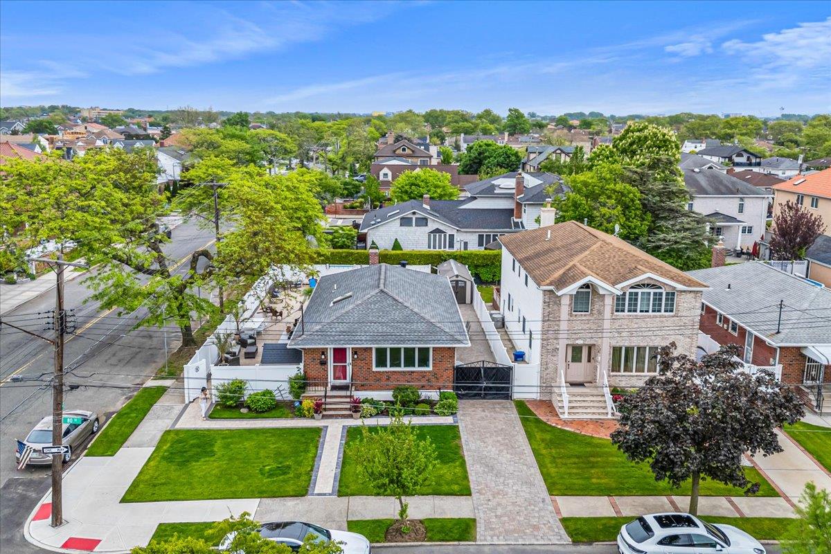 Property for Sale at 80th Street St, Howard Beach, Queens, NY - Bedrooms: 3 
Bathrooms: 3 
Rooms: 6  - $999,999