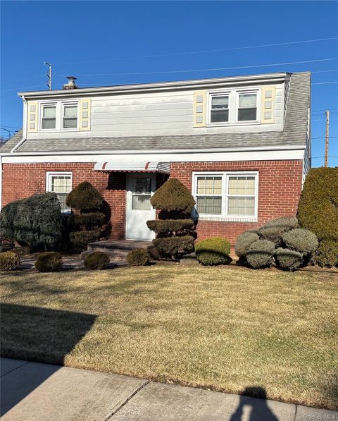 Photo of 29 Lexington Avenue #2, Westbury, NY 11590 (MLS # 967795)