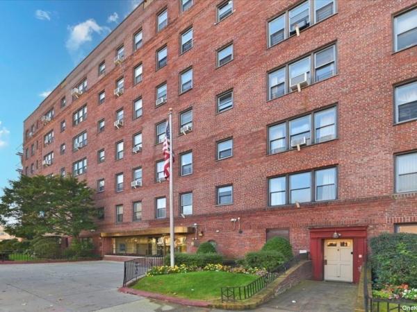 Property for Sale at Hoover Avenue Ave 512, Briarwood, Queens, NY - Bedrooms: 2 
Bathrooms: 1 
Rooms: 4  - $370,000