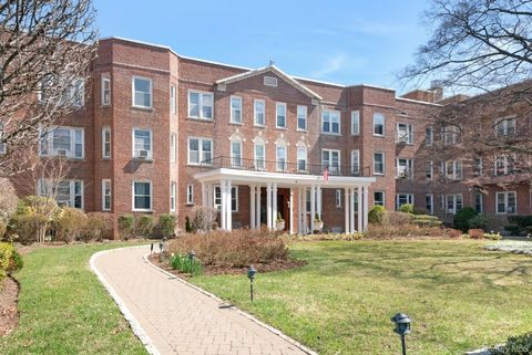 Photo of 101 Old Mamaroneck Road #2C5, White Plains, NY 10605 (MLS # 979469)