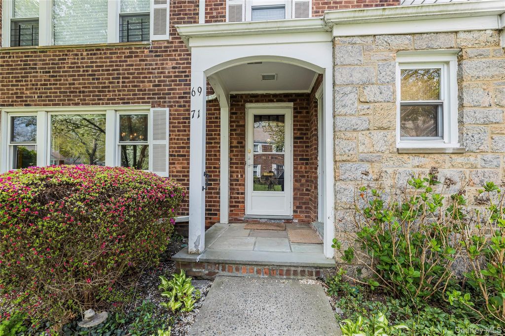 Photo of 71 Lawrence Park Crescent #71, Bronxville, NY 10708 (MLS # 991424)