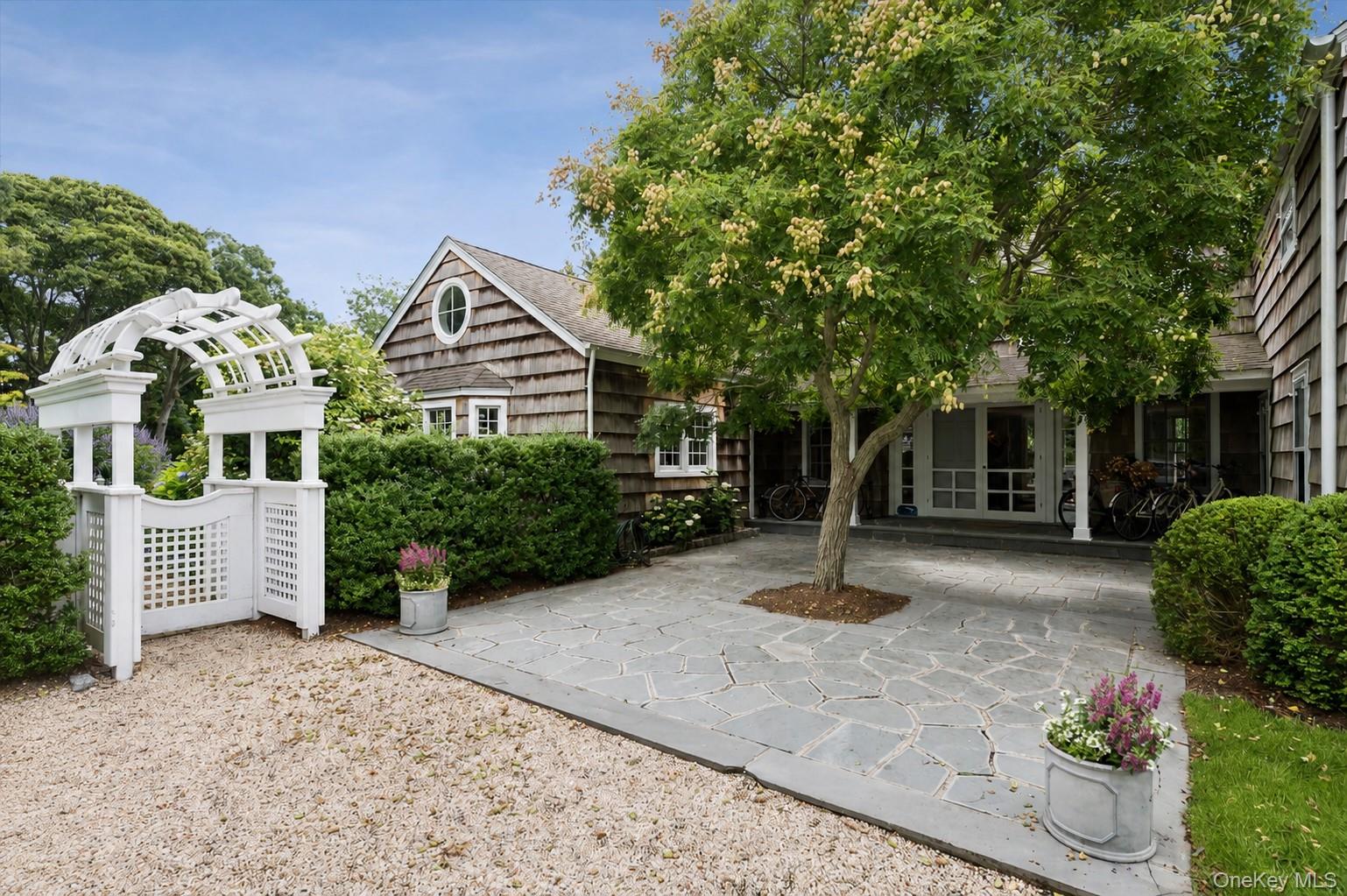 20 Quogue Street