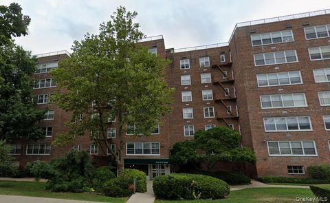 18-65 211 Street 1F Bayside NY 11360