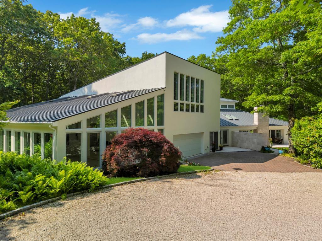 2222 Noyack Road
