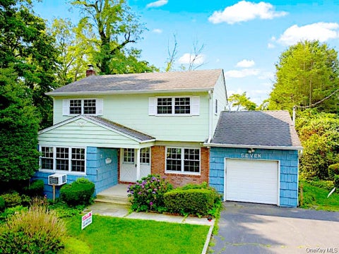 Homes For Sale - 7 Locust Street<br/> Glen Head, NY 11545