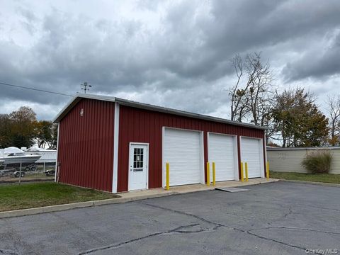 Photo of 1400 Youngs Avenue #GARAGE, Southold, NY 11971 (MLS # 939038)