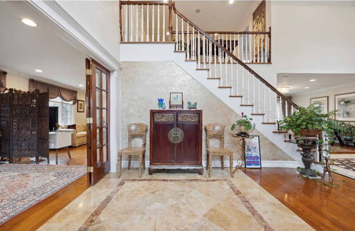 26 SOMERSET Drive N