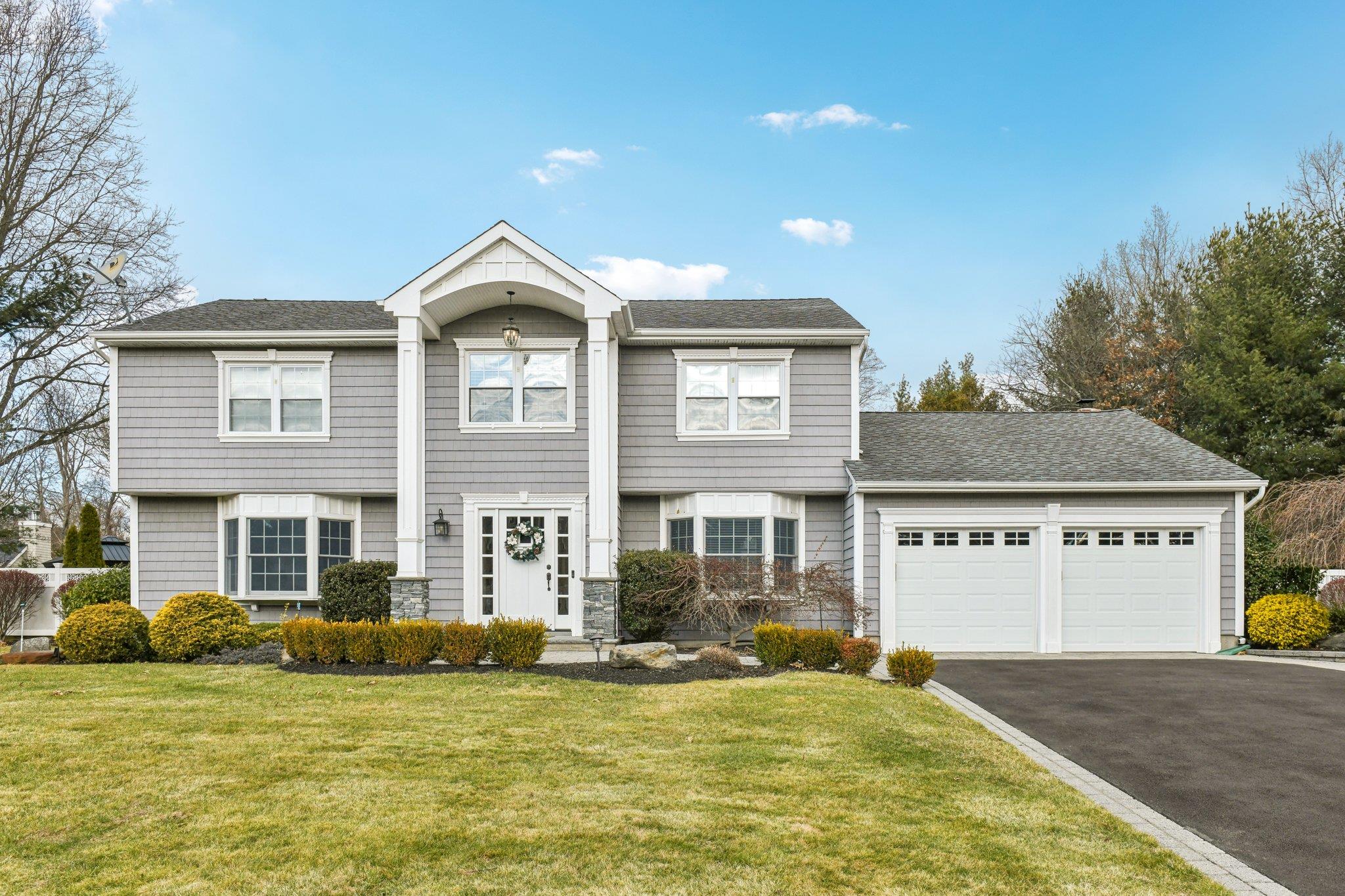 3 Tecumseh Court, Greenlawn, New York image 1