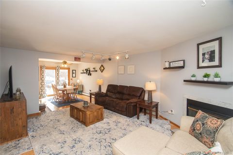 Homes For Sale - 10 Franklin Place<br/> Washingtonville, NY 10992