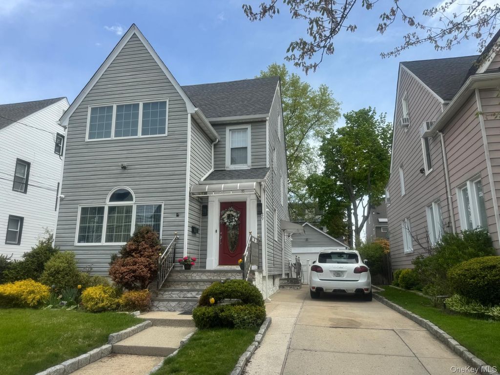 Photo of 29 Carstairs Road, Valley Stream, NY 11581 (MLS # 992999)