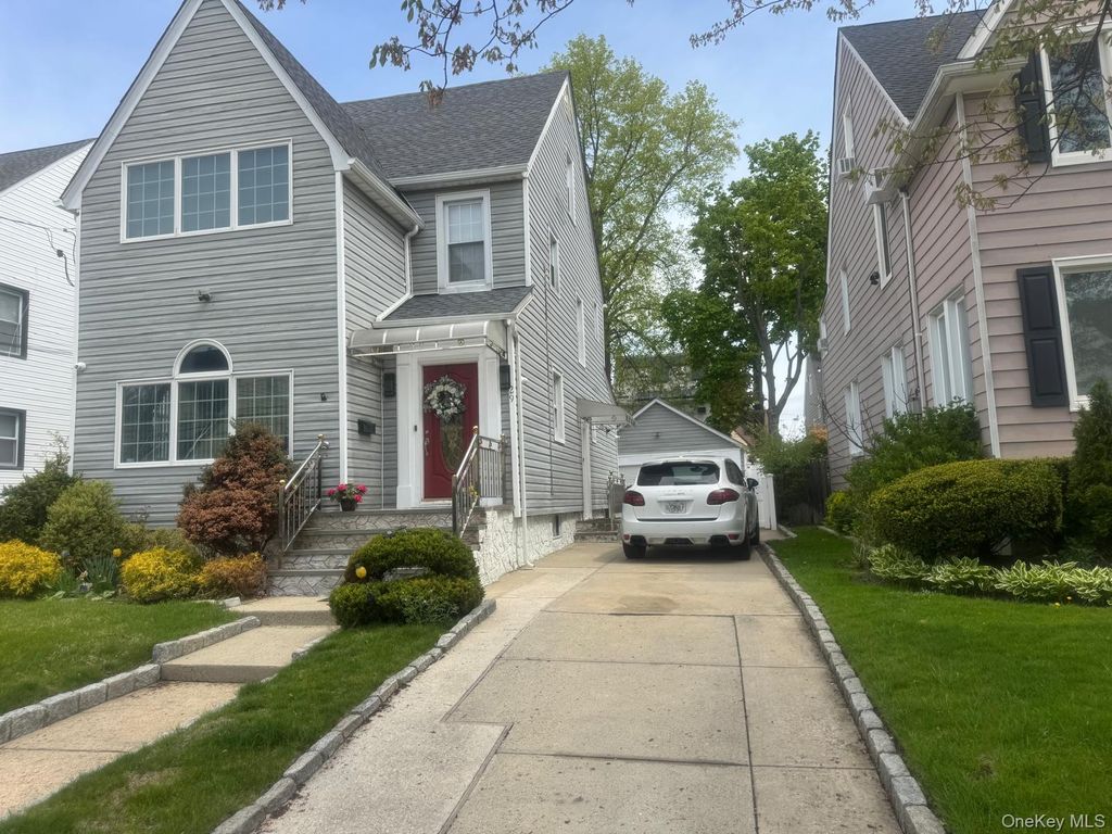 Photo of 29 Carstairs Road, Valley Stream, NY 11581 (MLS # 992999)