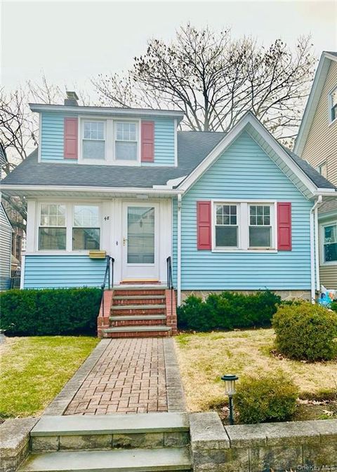 Photo of 48 Lincoln St, New Rochelle, NY 10801 (MLS # 989420)