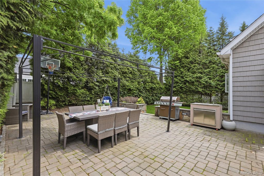 Photo of 123 Hilburn Road, Scarsdale, NY 10583 (MLS # 997783)