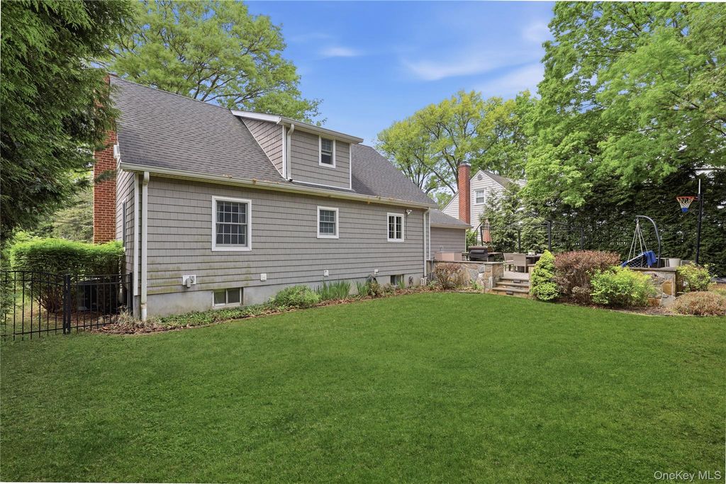 Photo of 123 Hilburn Road, Scarsdale, NY 10583 (MLS # 997783)