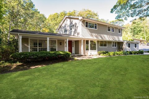 Photo of 16 Tuxedo Drive, Melville, NY 11747 (MLS # 924182)