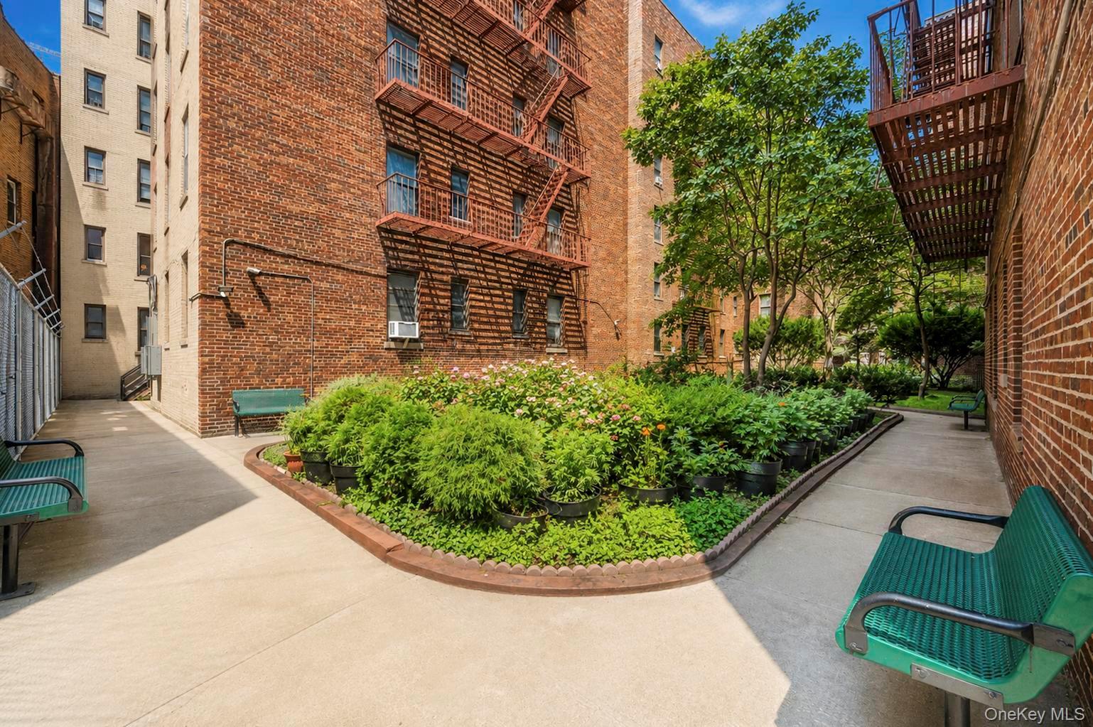 2925 Matthews Avenue 2H - Photo 3