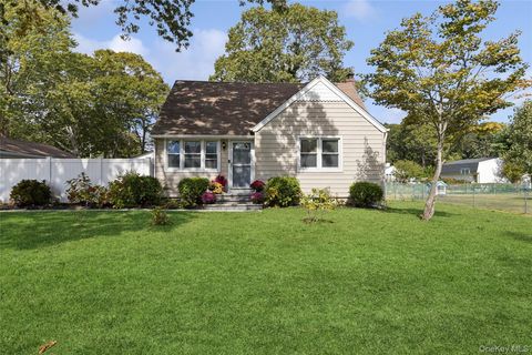 Photo of 45 Pinetop Drive, Shirley, NY 11967 (MLS # 916464)