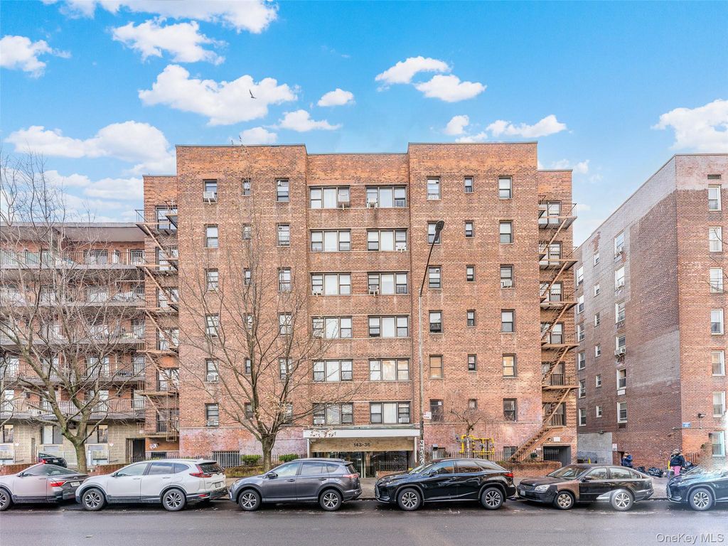 Photo of 143-36 Barclay Avenue #1H, Flushing, NY 11355 (MLS # 951020)